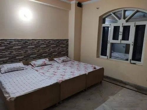 छात्रों एवं प्रोफेशनल्स हेतु हवादार कमरा / पीजी